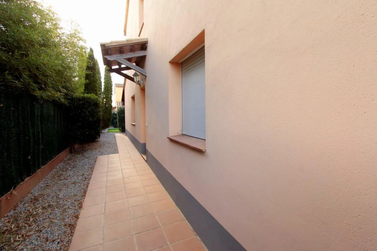 Leon Inmo Chalet Arenal - 15687 Castello  D'Empuries Spain
